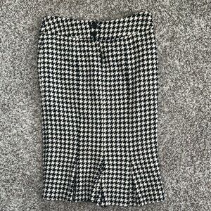 H&M Black and Cream Houndstooth Pencil Skirt